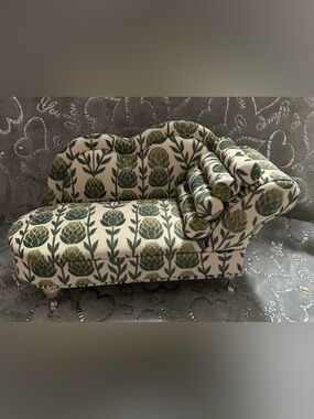 NWT Hilabee, Forest Green Leaves Mini Chaise Lounge Sofa Jewelry Box